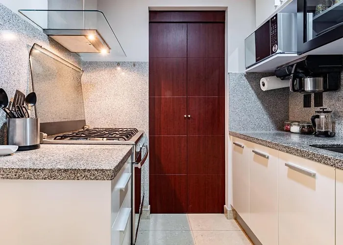 Sleek High-rise With Pool, Gym, Jacuzzi & Bbq Area