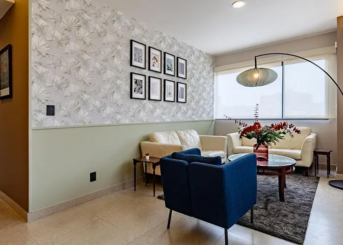 Sleek High-rise With Pool, Gym, Jacuzzi & Bbq Area Apartment