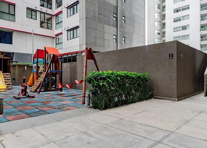 Apartment Sleek High-rise With Pool, Gym, Jacuzzi & Bbq Area *