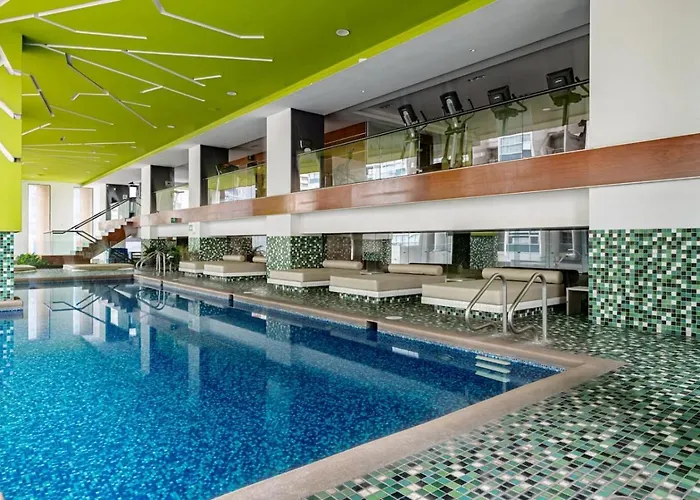 Sleek High-rise With Pool, Gym, Jacuzzi & Bbq Area